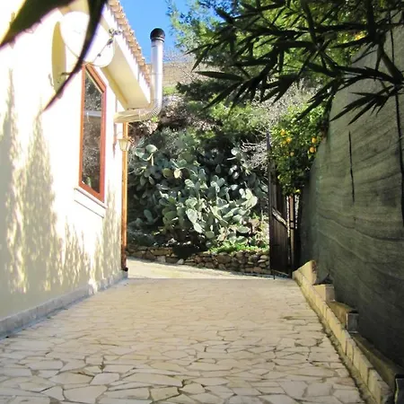 Spacious House In With Terrace And Garden *