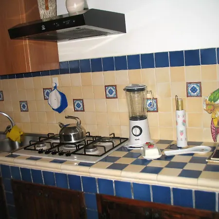 Spacious House In With Terrace And Garden Hébergement de vacances *