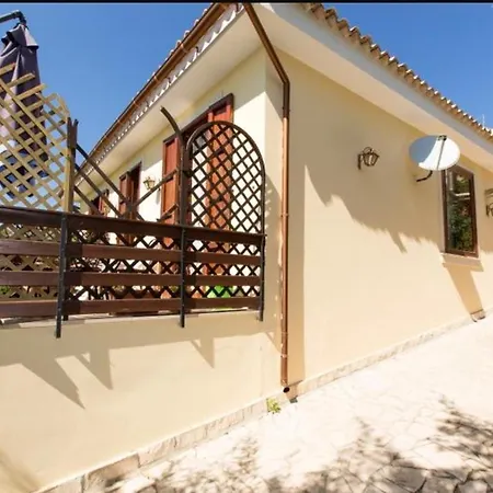Spacious House In With Terrace And Garden