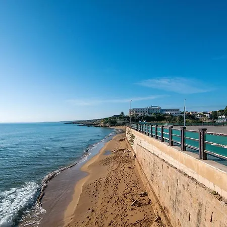 Spacious House In With Terrace And Garden Hébergement de vacances